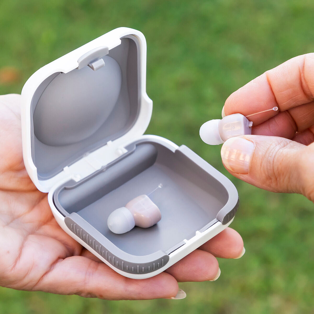 Amplificador Auditivo Intra-auricular Hearzy InnovaGoods - 2 Unidades com Acessórios